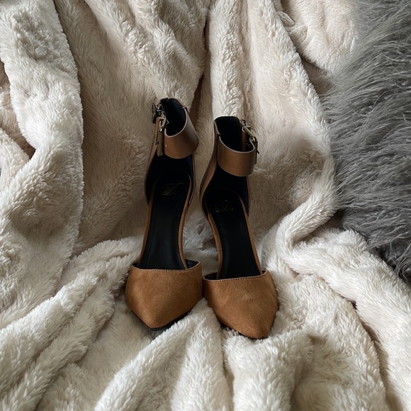 Cognac & Brown Heels - Picture 2 of 4